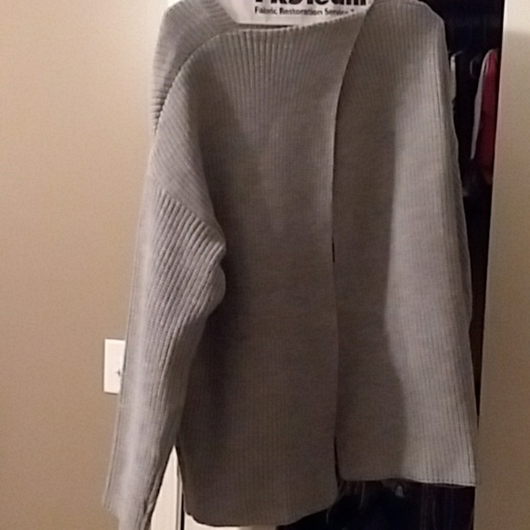 Clothes - Picture 4 of 4